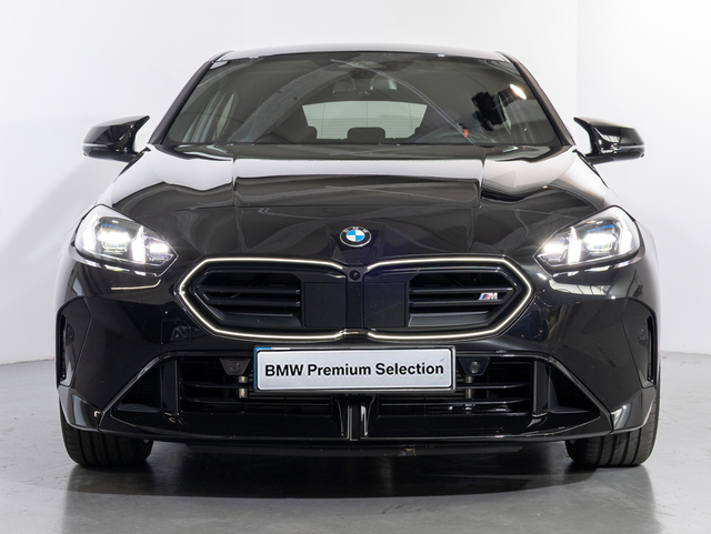BMW Serie 1 M135i color Negro. Año 2025. 221KW(300CV). Gasolina. En concesionario Oliva Motor Girona de Girona