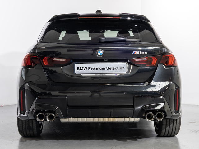 BMW Serie 1 M135i color Negro. Año 2025. 221KW(300CV). Gasolina. En concesionario Oliva Motor Girona de Girona