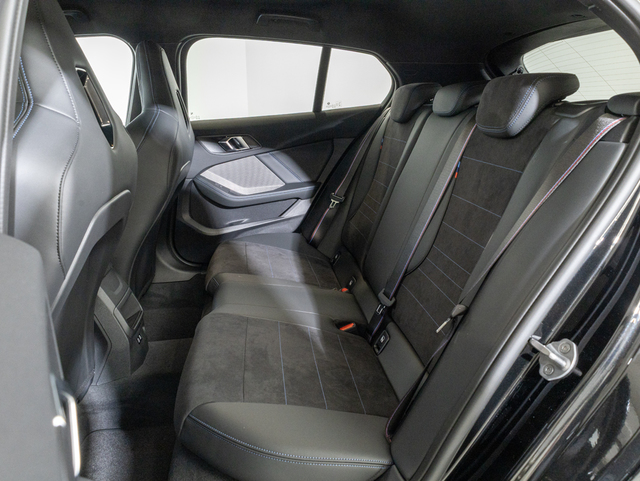 BMW Serie 1 M135i color Negro. Año 2025. 221KW(300CV). Gasolina. En concesionario Oliva Motor Girona de Girona