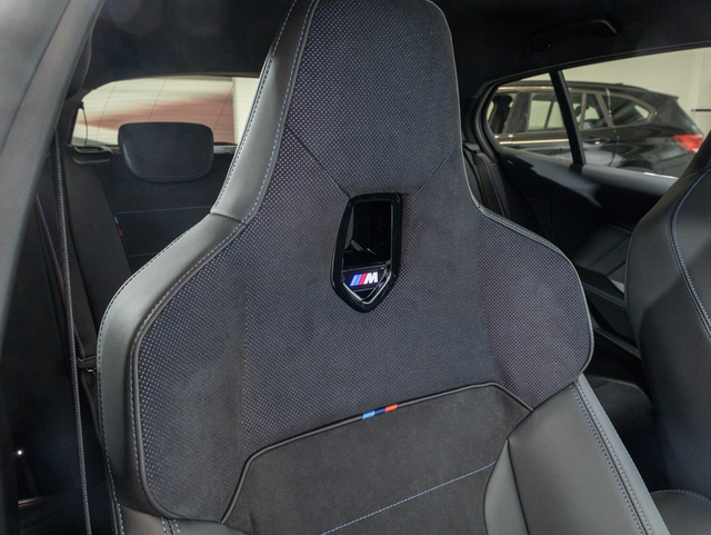 BMW Serie 1 M135i color Negro. Año 2025. 221KW(300CV). Gasolina. En concesionario Oliva Motor Girona de Girona