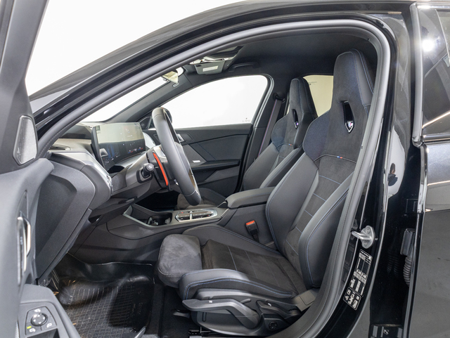 BMW Serie 1 M135i color Negro. Año 2025. 221KW(300CV). Gasolina. En concesionario Oliva Motor Girona de Girona