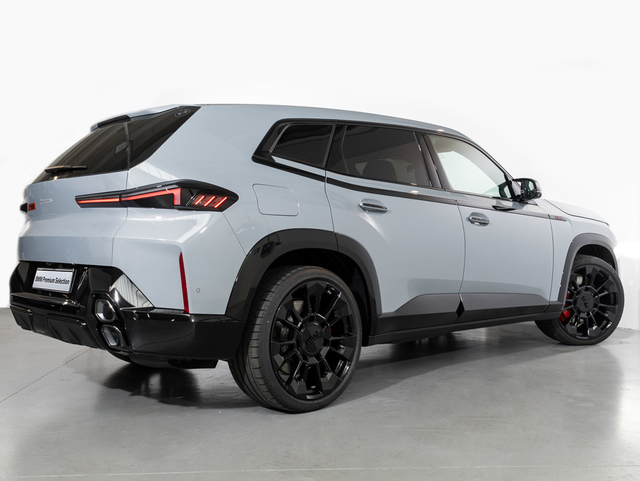 BMW XM Label Red color Gris. Año 2025. 550KW(748CV). Híbrido Electro/Gasolina. En concesionario Oliva Motor Girona de Girona