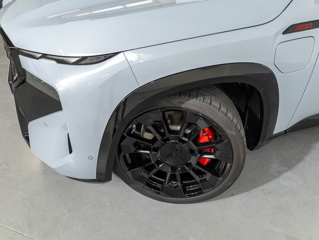 BMW XM Label Red color Gris. Año 2025. 550KW(748CV). Híbrido Electro/Gasolina. En concesionario Oliva Motor Girona de Girona