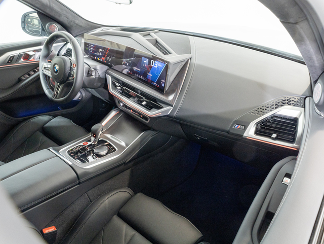 BMW XM Label Red color Gris. Año 2025. 550KW(748CV). Híbrido Electro/Gasolina. En concesionario Oliva Motor Girona de Girona