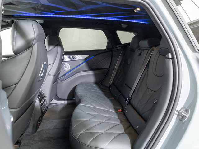 BMW XM Label Red color Gris. Año 2025. 550KW(748CV). Híbrido Electro/Gasolina. En concesionario Oliva Motor Girona de Girona