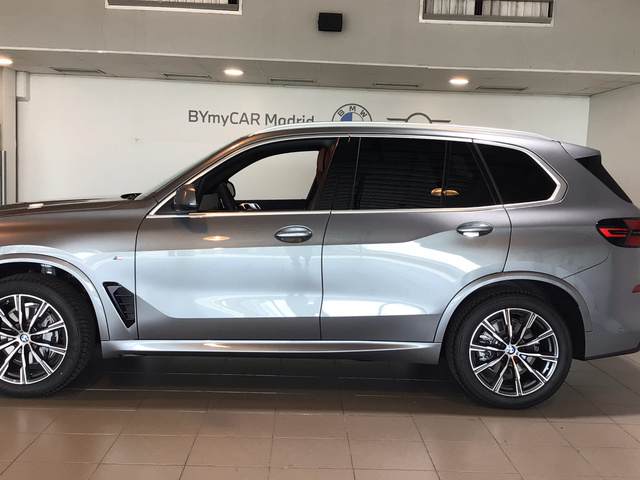 BMW X5 xDrive30d color Gris. Año 2025. 219KW(298CV). Diésel. En concesionario BYmyCAR Madrid - Alcalá de Madrid