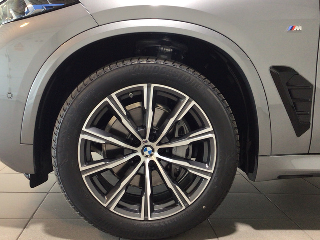 BMW X5 xDrive30d color Gris. Año 2025. 219KW(298CV). Diésel. En concesionario BYmyCAR Madrid - Alcalá de Madrid