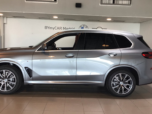 Fotos de BMW X5 xDrive30d color Gris. Año 2025. 219KW(298CV). Diésel. En concesionario BYmyCAR Madrid - Alcalá de Madrid
