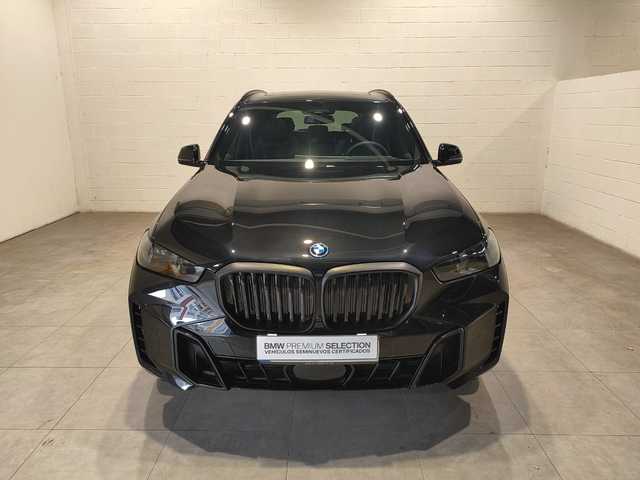 BMW X5 xDrive50e color Negro. Año 2024. 360KW(489CV). Híbrido Electro/Gasolina. En concesionario Quadis Munich de Barcelona