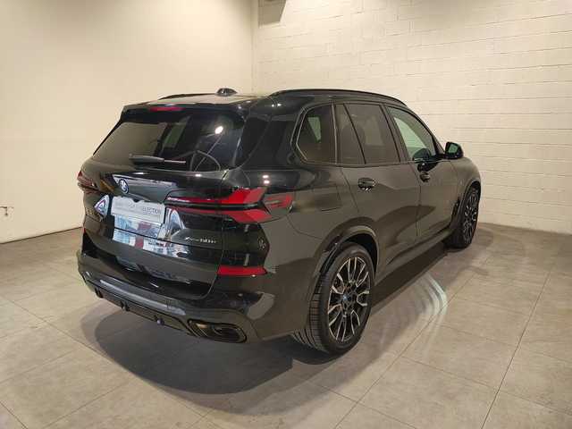 BMW X5 xDrive50e color Negro. Año 2024. 360KW(489CV). Híbrido Electro/Gasolina. En concesionario Quadis Munich de Barcelona
