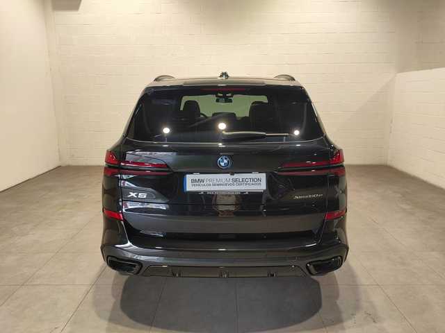 BMW X5 xDrive50e color Negro. Año 2024. 360KW(489CV). Híbrido Electro/Gasolina. En concesionario Quadis Munich de Barcelona
