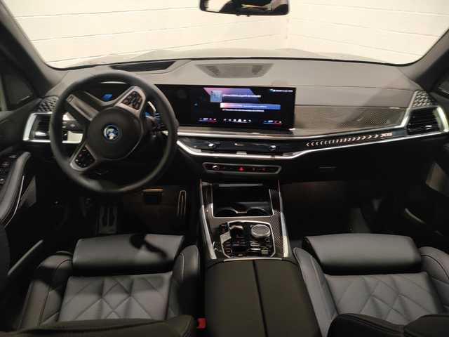 BMW X5 xDrive50e color Negro. Año 2024. 360KW(489CV). Híbrido Electro/Gasolina. En concesionario Quadis Munich de Barcelona