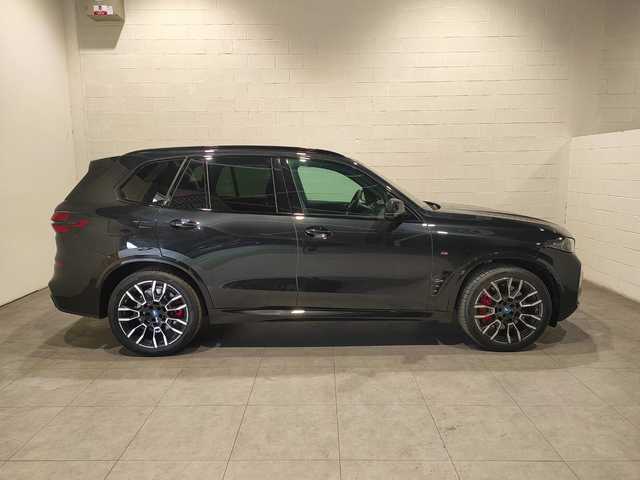 BMW X5 xDrive50e color Negro. Año 2024. 360KW(489CV). Híbrido Electro/Gasolina. En concesionario Quadis Munich de Barcelona