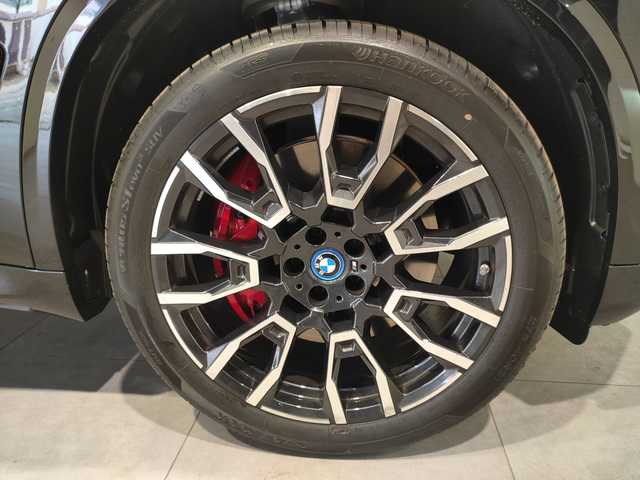 BMW X5 xDrive50e color Negro. Año 2024. 360KW(489CV). Híbrido Electro/Gasolina. En concesionario Quadis Munich de Barcelona
