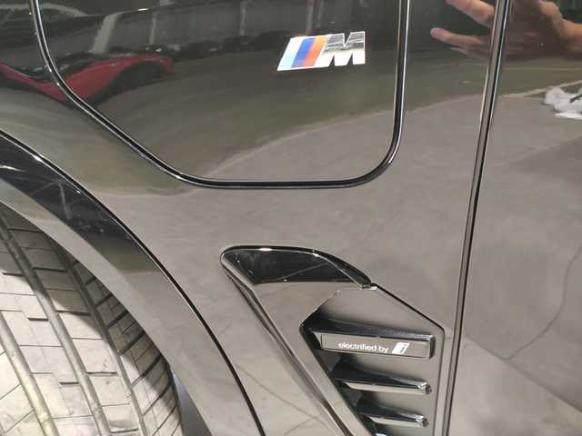 BMW X5 xDrive50e color Negro. Año 2024. 360KW(489CV). Híbrido Electro/Gasolina. En concesionario Quadis Munich de Barcelona