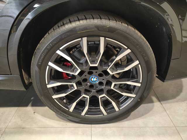 BMW X5 xDrive50e color Negro. Año 2024. 360KW(489CV). Híbrido Electro/Gasolina. En concesionario Quadis Munich de Barcelona