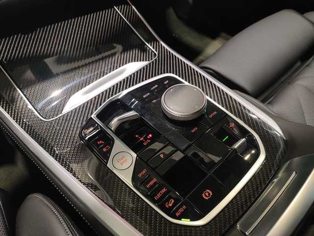 BMW X5 xDrive50e color Negro. Año 2024. 360KW(489CV). Híbrido Electro/Gasolina. En concesionario Quadis Munich de Barcelona