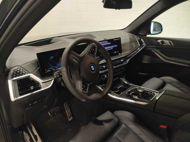 BMW X5 xDrive50e color Negro. Año 2024. 360KW(489CV). Híbrido Electro/Gasolina. En concesionario Quadis Munich de Barcelona