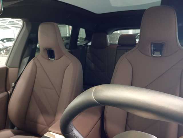 Foto 17 BMW iX xDrive40 240 kW (326 CV)