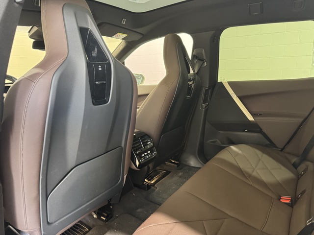 Foto 24 BMW iX xDrive40 240 kW (326 CV)