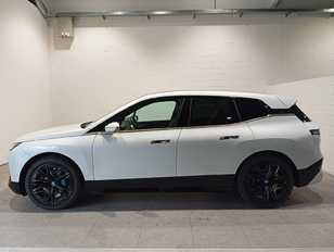 Fotos de BMW iX xDrive40 color Blanco. Año 2025. 240KW(326CV). Eléctrico. En concesionario Quadis Munich de Barcelona