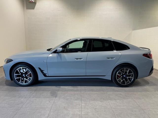 BMW i4 eDrive40 color Gris. Año 2025. 250KW(340CV). Eléctrico. En concesionario Quadis Munich de Barcelona