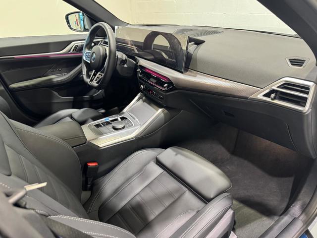 BMW i4 eDrive40 color Gris. Año 2025. 250KW(340CV). Eléctrico. En concesionario Quadis Munich de Barcelona