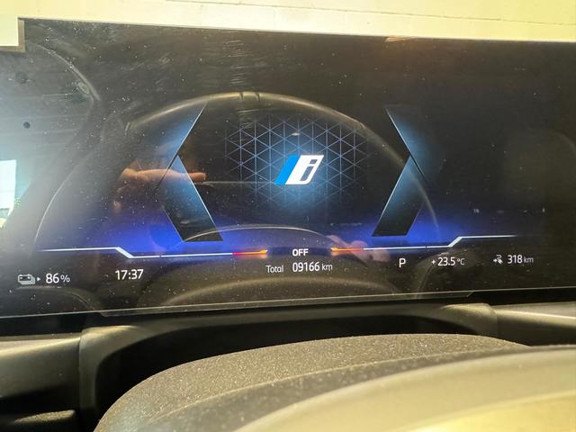 BMW i4 eDrive40 color Gris. Año 2025. 250KW(340CV). Eléctrico. En concesionario Quadis Munich de Barcelona