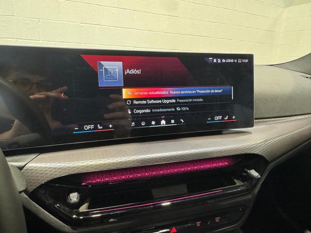 BMW i4 eDrive40 color Gris. Año 2025. 250KW(340CV). Eléctrico. En concesionario Quadis Munich de Barcelona