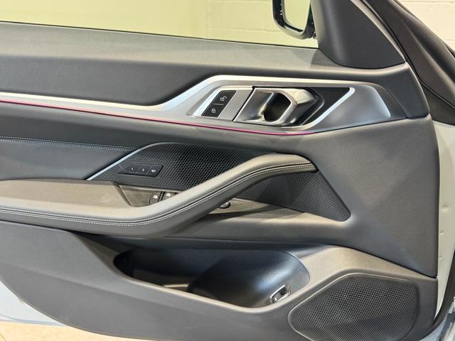 BMW i4 eDrive40 color Gris. Año 2025. 250KW(340CV). Eléctrico. En concesionario Quadis Munich de Barcelona