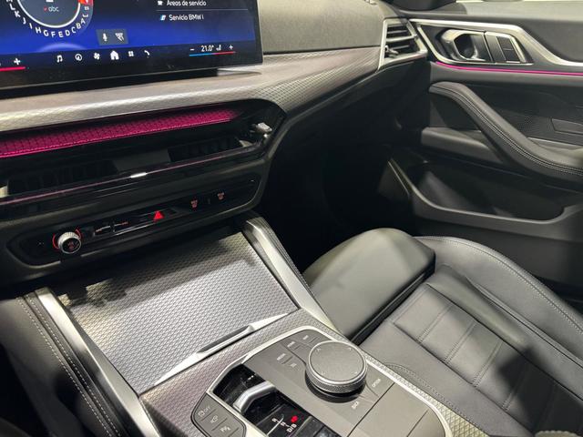 BMW i4 eDrive40 color Gris. Año 2025. 250KW(340CV). Eléctrico. En concesionario Quadis Munich de Barcelona