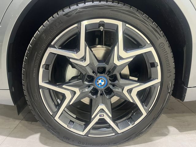 Foto 11 BMW iX2 eDrive20 150 kW (204 CV)