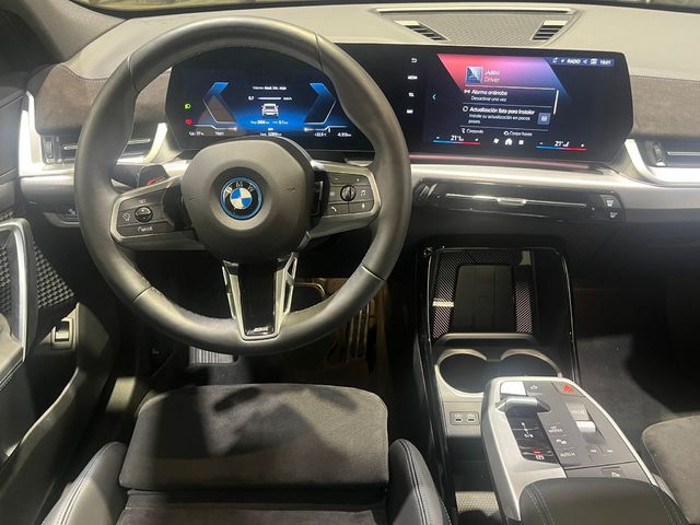 Foto 13 BMW iX2 eDrive20 150 kW (204 CV)