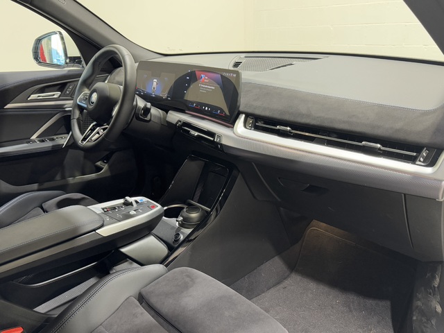BMW iX2 eDrive20 color Blanco. Año 2024. 150KW(204CV). Eléctrico. En concesionario Quadis Munich de Barcelona