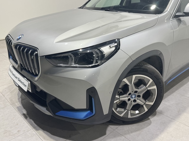 BMW iX1 xDrive30 color Gris Plata. Año 2023. 230KW(313CV). Eléctrico. En concesionario Quadis Munich de Barcelona