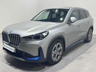 Fotos de BMW iX1 xDrive30 color Gris Plata. Año 2023. 230KW(313CV). Eléctrico. En concesionario Quadis Munich de Barcelona