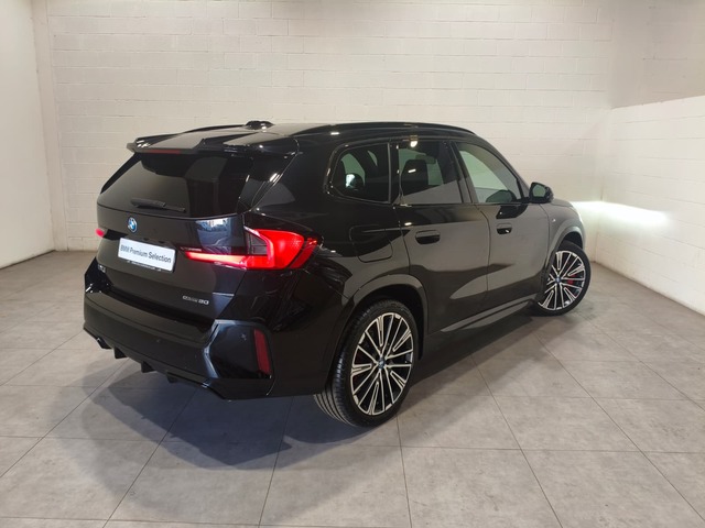 BMW iX1 eDrive20 color Negro. Año 2024. 150KW(204CV). Eléctrico. En concesionario Quadis Munich de Barcelona