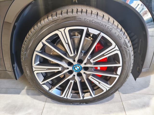 BMW iX1 eDrive20 color Negro. Año 2024. 150KW(204CV). Eléctrico. En concesionario Quadis Munich de Barcelona
