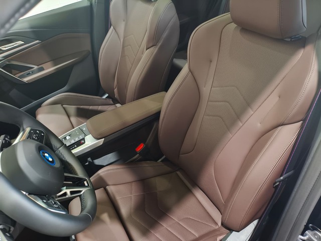 BMW iX1 eDrive20 color Negro. Año 2024. 150KW(204CV). Eléctrico. En concesionario Quadis Munich de Barcelona