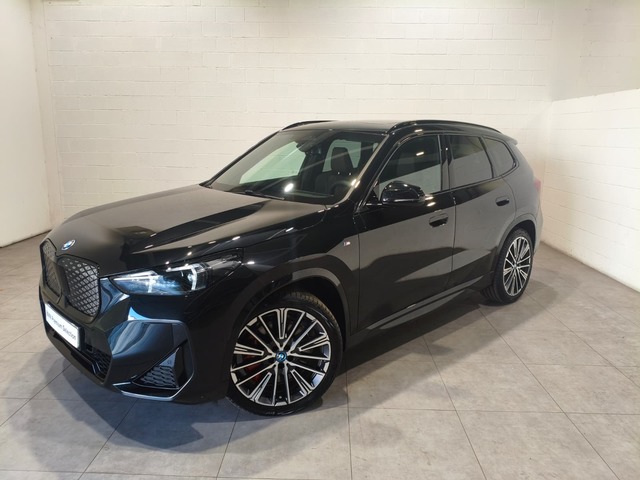 BMW iX1 eDrive20 color Negro. Año 2024. 150KW(204CV). Eléctrico. En concesionario Quadis Munich de Barcelona