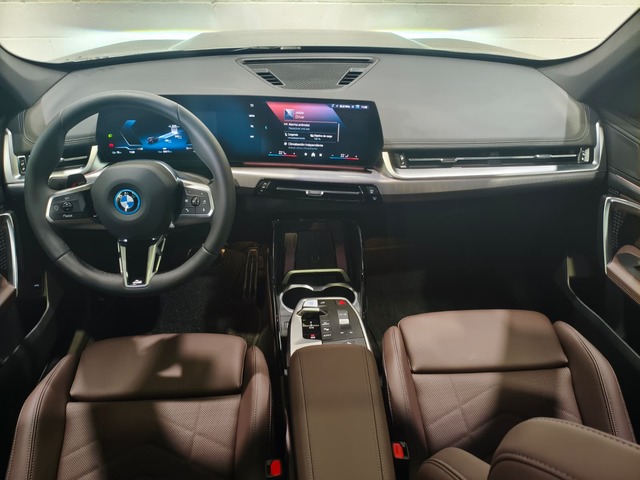 BMW iX1 eDrive20 color Negro. Año 2024. 150KW(204CV). Eléctrico. En concesionario Quadis Munich de Barcelona