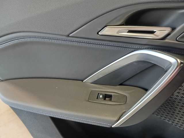 BMW iX1 eDrive20 color Blanco. Año 2025. 150KW(204CV). Eléctrico. En concesionario Quadis Munich de Barcelona