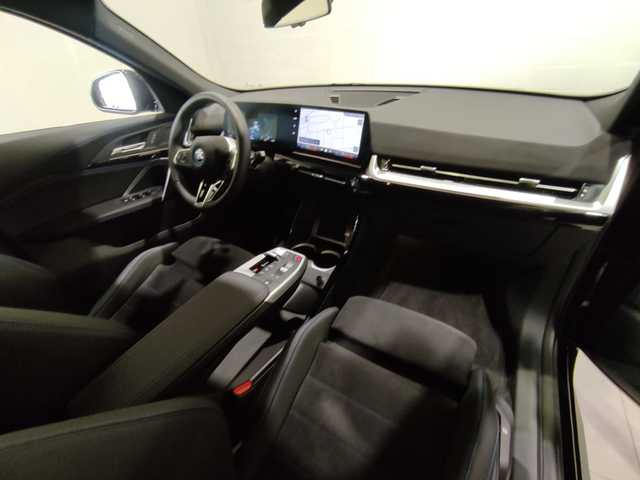 BMW iX2 xDrive30 color Negro. Año 2025. 230KW(313CV). Eléctrico. En concesionario Quadis Munich (Manresa) de Barcelona