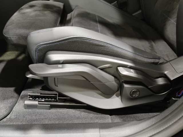 BMW iX2 xDrive30 color Negro. Año 2025. 230KW(313CV). Eléctrico. En concesionario Quadis Munich (Manresa) de Barcelona