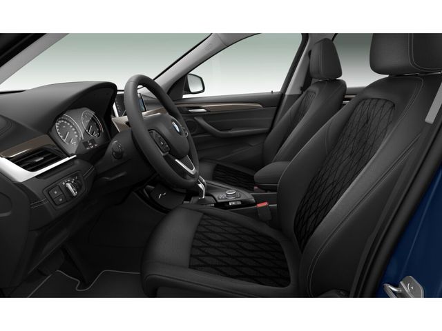 BMW X1 sDrive18d color Azul. Año 2021. 110KW(150CV). Diésel. En concesionario San Rafael Motor LUCENA, S.L. de Córdoba