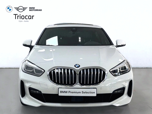 BMW Serie 1 118d color Blanco. Año 2021. 110KW(150CV). Diésel. En concesionario Triocar Gijón (Bmw y Mini) de Asturias