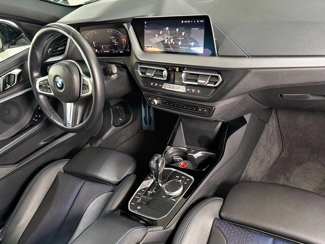 BMW Serie 1 118d color Blanco. Año 2021. 110KW(150CV). Diésel. En concesionario Triocar Gijón (Bmw y Mini) de Asturias