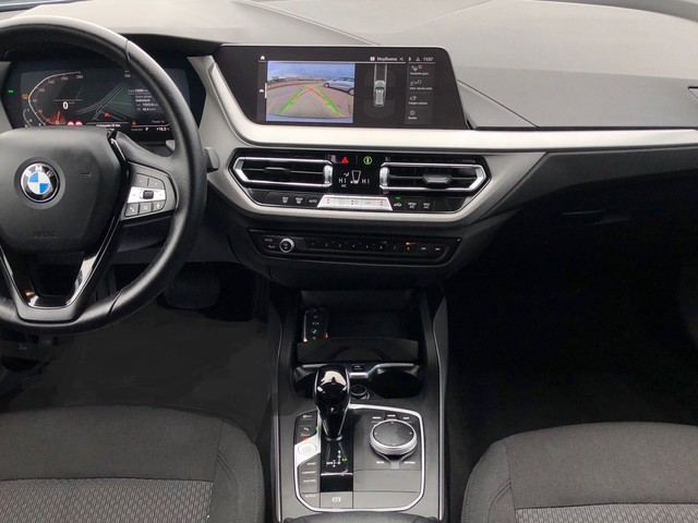 BMW Serie 1 118d color Gris. Año 2024. 110KW(150CV). Diésel. En concesionario Proa Premium Palma de Illes Balears