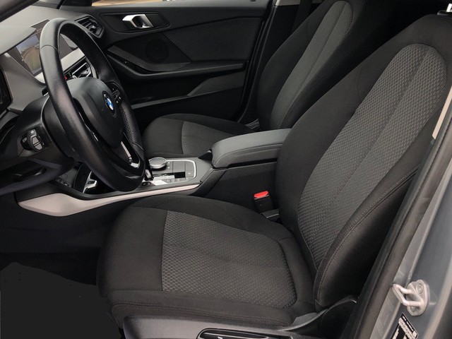 BMW Serie 1 118d color Gris. Año 2024. 110KW(150CV). Diésel. En concesionario Proa Premium Palma de Illes Balears