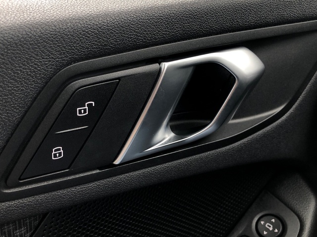 BMW Serie 1 118d color Gris. Año 2024. 110KW(150CV). Diésel. En concesionario Proa Premium Palma de Illes Balears